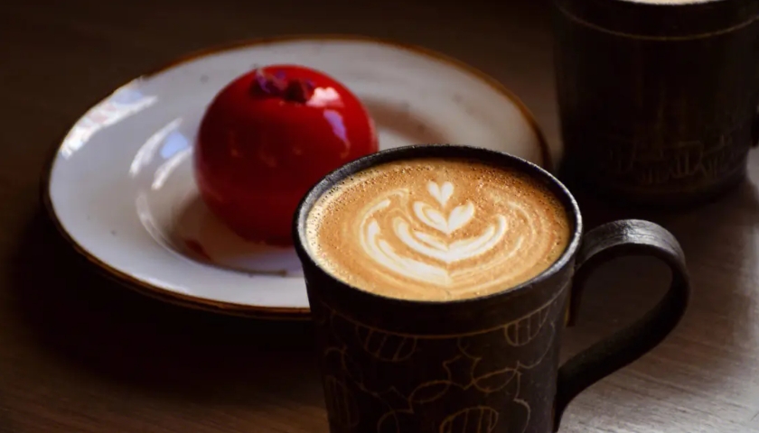 飲品企業如何通過網站建設和內容策劃來吸引消費者，增加用戶黏性？